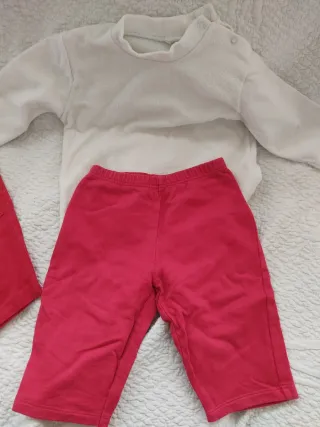 Pantalones cortos rojos con dibujo y chándal
