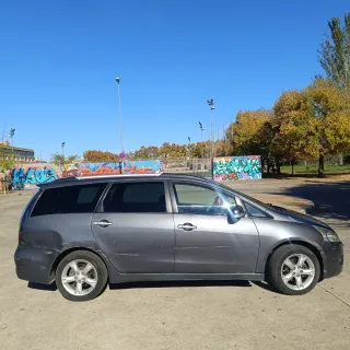 Mitsubishi Grandis 2010 7p