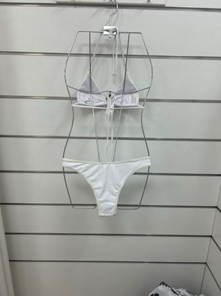 Mono blanco con bañador estampado