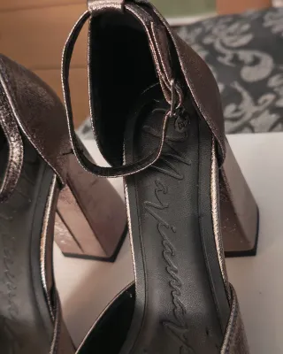 Zapatos Mariamare Plata Tacón Grueso nuevos.