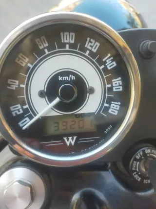 Kawasaki W800 Negra y Plata