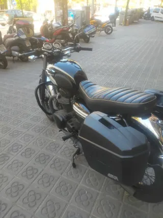 Kawasaki W800 Negra y Plata