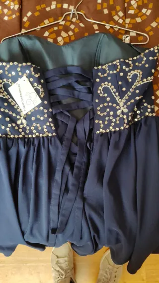 Vestido de fiesta azul con pedrería