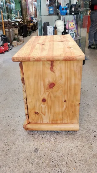 Cómoda de madera con azulejos 2a OPORTUNITAT