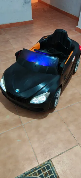 Coche eléctrico infantil