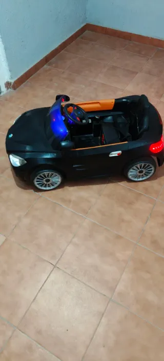 Coche eléctrico infantil