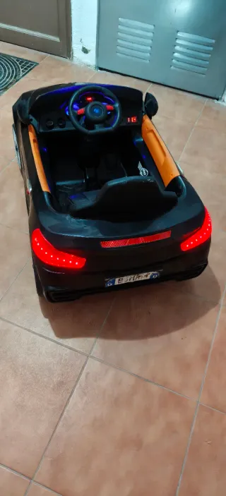 Coche eléctrico infantil