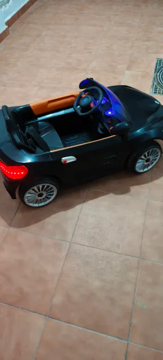 Coche eléctrico infantil