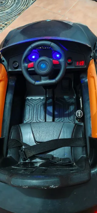 Coche eléctrico infantil