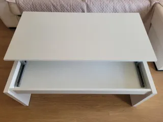Mesa elevable de madera y metal