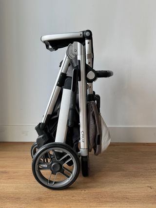 Uppababy Cruz V2 coche, silla, capazo, isofix pack