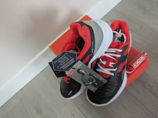Talla 39. Zapatillas pádel NOX AT10 PRO negro/rojo