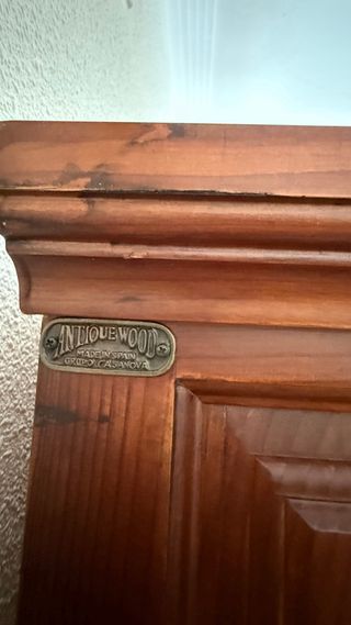 Estantería de madera maciza nogal