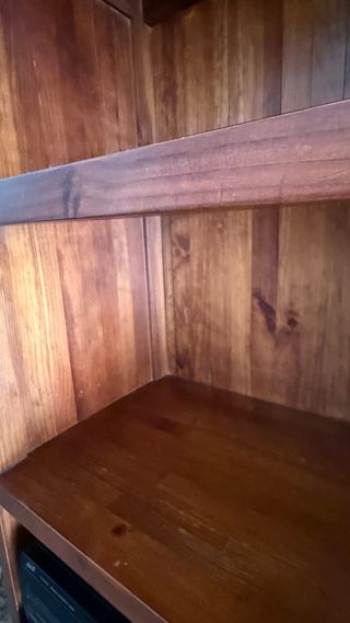 Estantería de madera maciza nogal