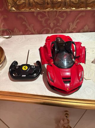 Macchina radiocomandata Ferrari rossa