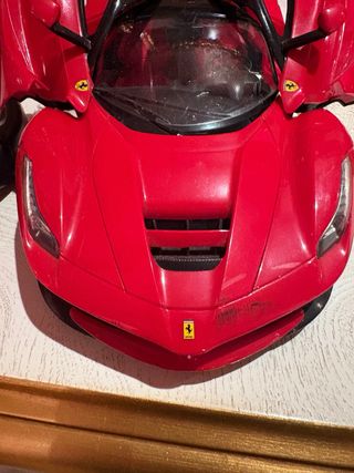 Macchina radiocomandata Ferrari rossa