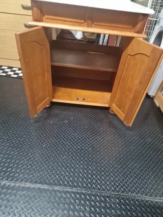 Mueble de baño madera y mármol