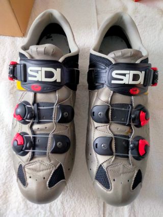 Zapatillas de bicicleta de montaña.