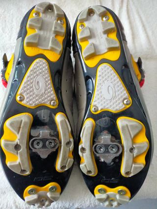 Zapatillas de bicicleta de montaña.