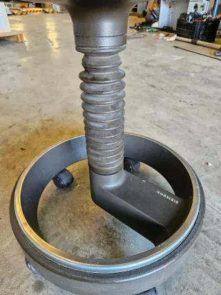 Taburete giratorio Siemens cuero y metal