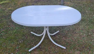 Mesa de jardín ovalada blanca