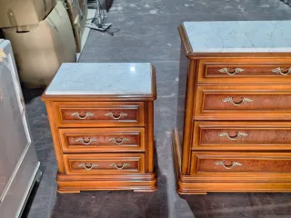 Cómoda con espejo y 2 mesitas de noche