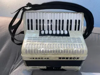 Fisarmonica Hohner Student 72 Bassi