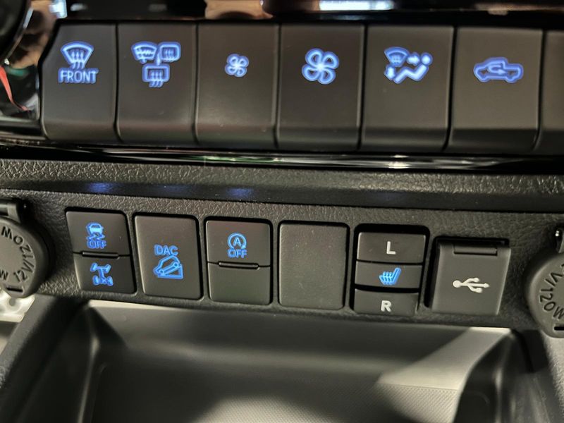 Toyota Hilux 2025, foto 27
