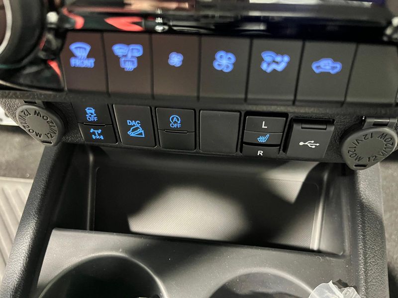Toyota Hilux 2025, foto 21