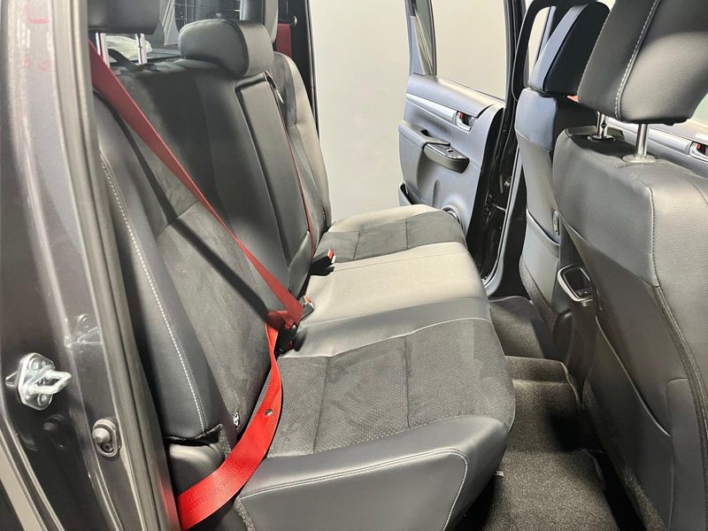 Toyota Hilux 2025, foto 29