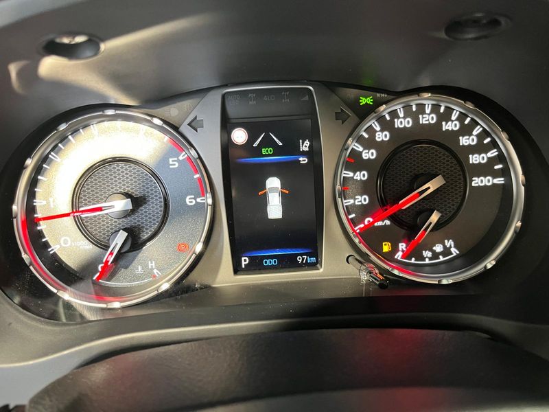 Toyota Hilux 2025, foto 38