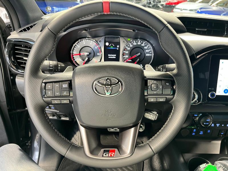 Toyota Hilux 2025, foto 40