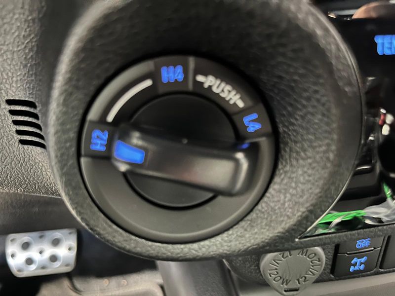 Toyota Hilux 2025, foto 43