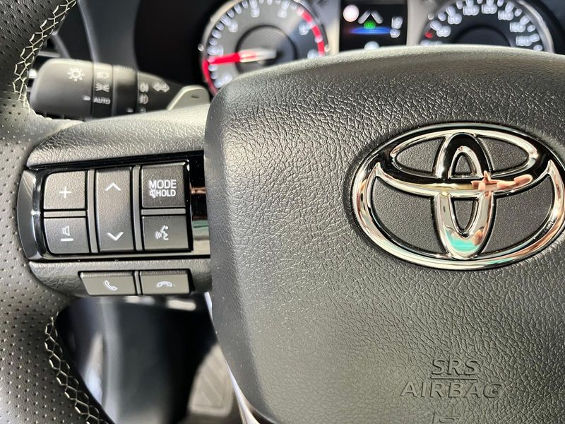 Toyota Hilux 2025, foto 49