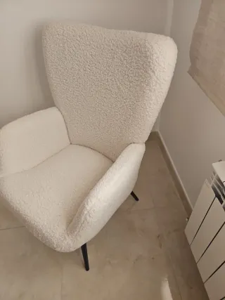 Sillón orejero beige tela