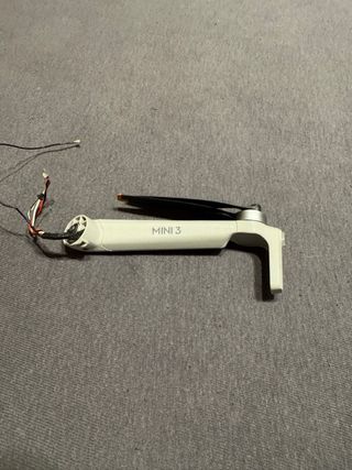 Manos Dron DJI Mini 3