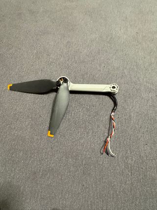 Manos Dron DJI Mini 3