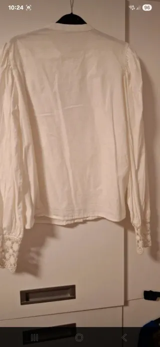 Blusa Stradivarius blanca con puntilla S