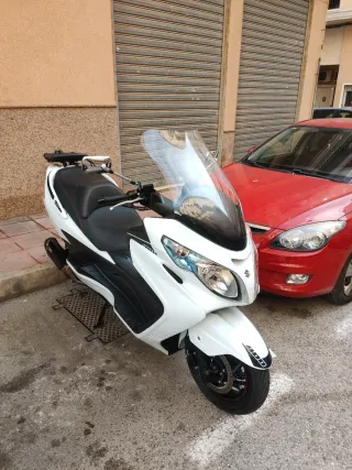 Suzuki Burgman 400 2013 Blanca( apta carnet A2)
