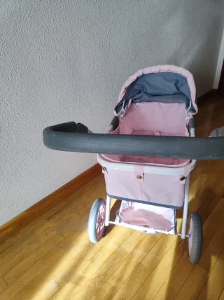 Carrito de muñecas rosa y gris