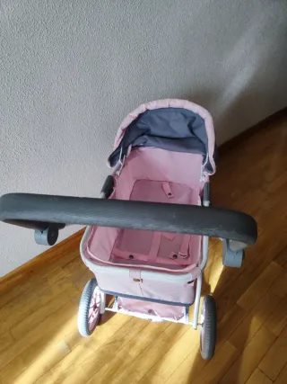 Carrito de muñecas rosa y gris