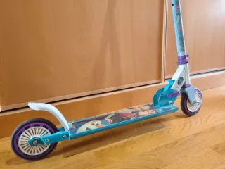 Patinete Frozen con ruedas