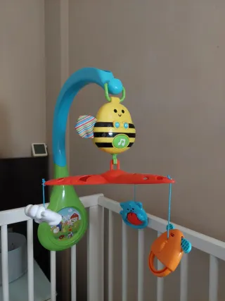 Móvil de cuna con música y figuras