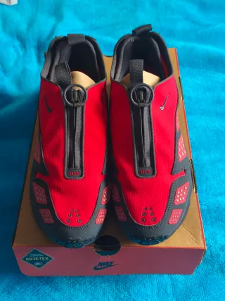 Nike Air SNDR Gore-Tex Rojas
