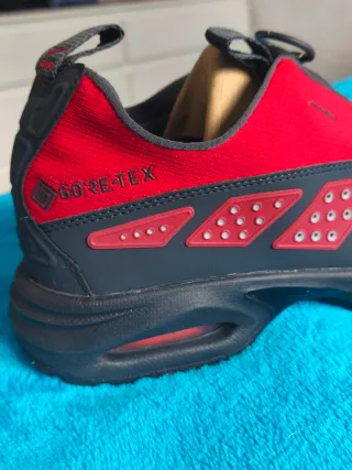 Nike Air SNDR Gore-Tex Rojas