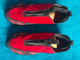 Nike Air SNDR Gore-Tex Rojas