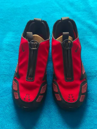 Nike Air SNDR Gore-Tex Rojas