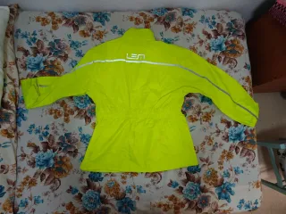 Chubasquero impermeable verde