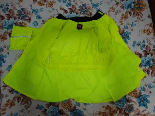 Chubasquero impermeable verde