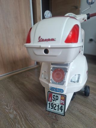 Moto Vespa Piaggio Infantil 12V.